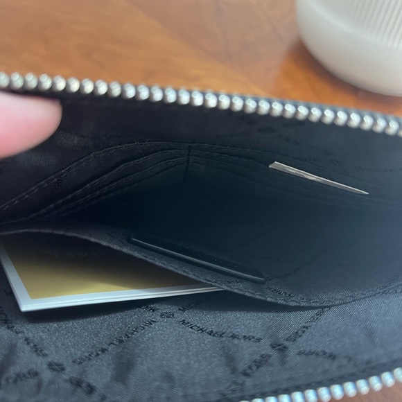 Micheal Kors wristlet - Picture 5 of 6